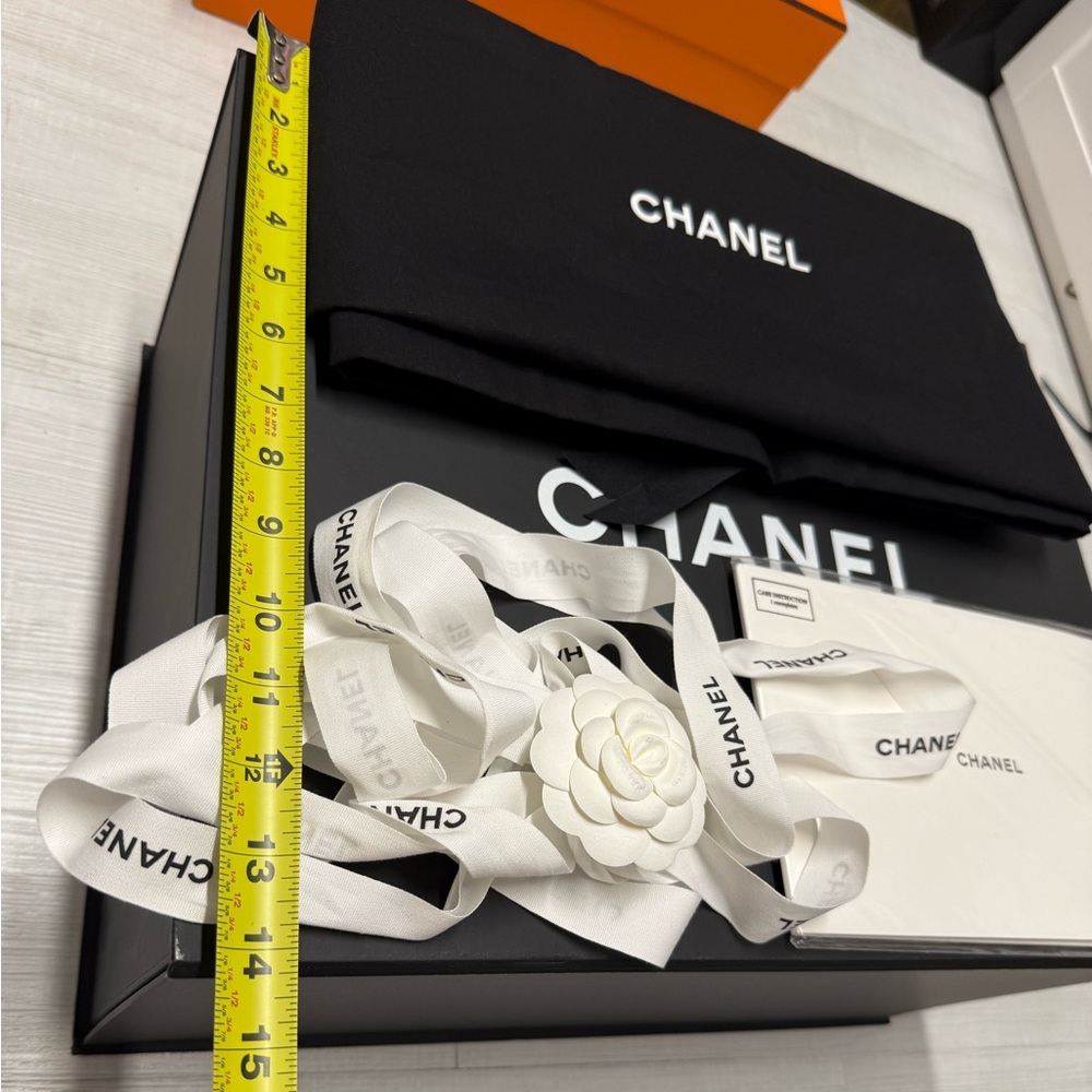 CHANEL large box,dust bag,ribbon,camellia,care booklet & tissue paper - Picture 3 of 11